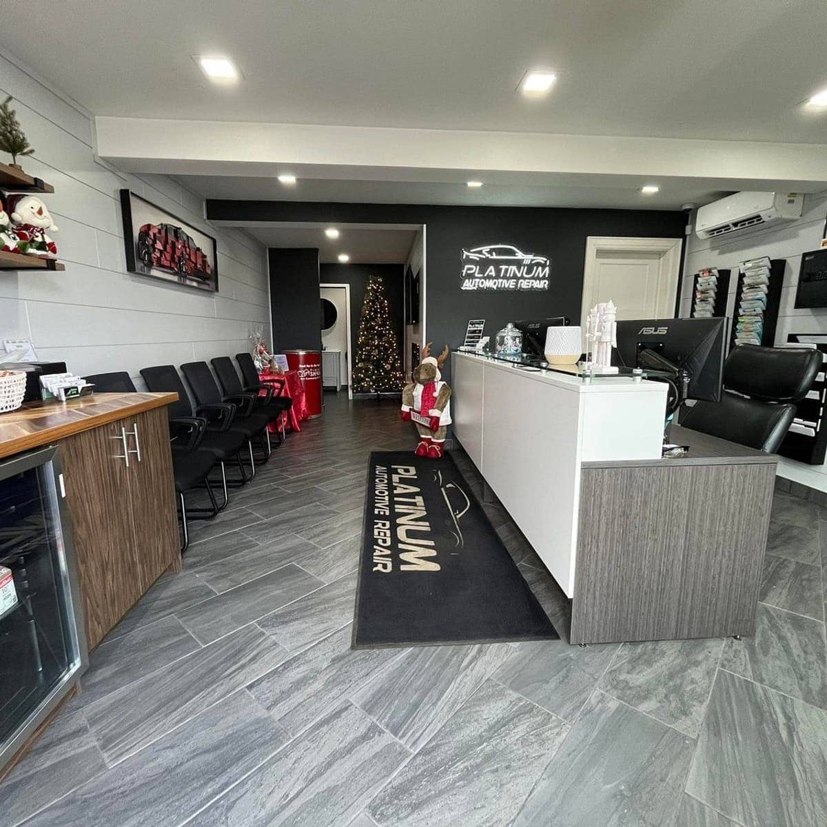 Platinum Automotive Repair lobby in Niagara Falls